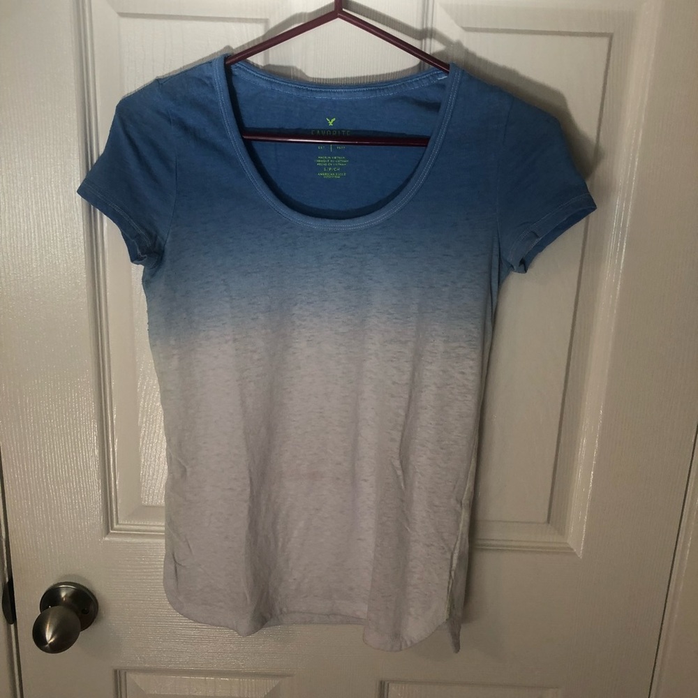 2/$15🌟 American Eagle Blue and White Ombré T-Shirt